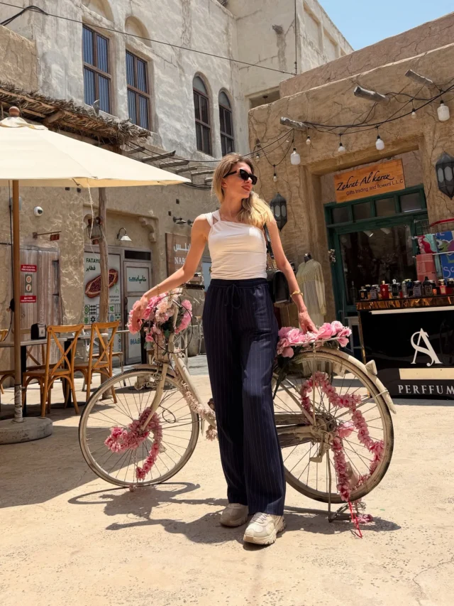 Gülmek en çok kadınlara yakışıyor 🙋‍♀️ Dubai’ye gelenlerin mutlaka görmek istediği yerlerden biri olan #AlSeef bölgesinde gezerken bu güzeller güzeli anne kız misafirimiz çookkk tatlı değiller mi 🥰🥰❤️❤️ Harikasınız, sizleri çok seviyoruz 😇😇🫶🫶 

Dubai planınız ne olursa olsun, ihtiyaçlarınıza özel programı birlikte belirliyor, size tamamen özel bir tatil deneyimi sunuyoruz. Ayrıca birbirinden keyifli Dubai’ye özgü aktiviteler ile zamanın nasıl geçtiğini anlamayacaksınız.

En kısa zamanda Seni ve sevdiklerinle birlikte Dubai’de görmek istiyoruz 🥰 Hayalini erteleme, şimdi adım at!
Dubai Hayalin’le rüya gibi bir yolculuk seni bekliyor ❤️

📍 www.dubaihayalim.com.tr
📞 +971 50 528 6444